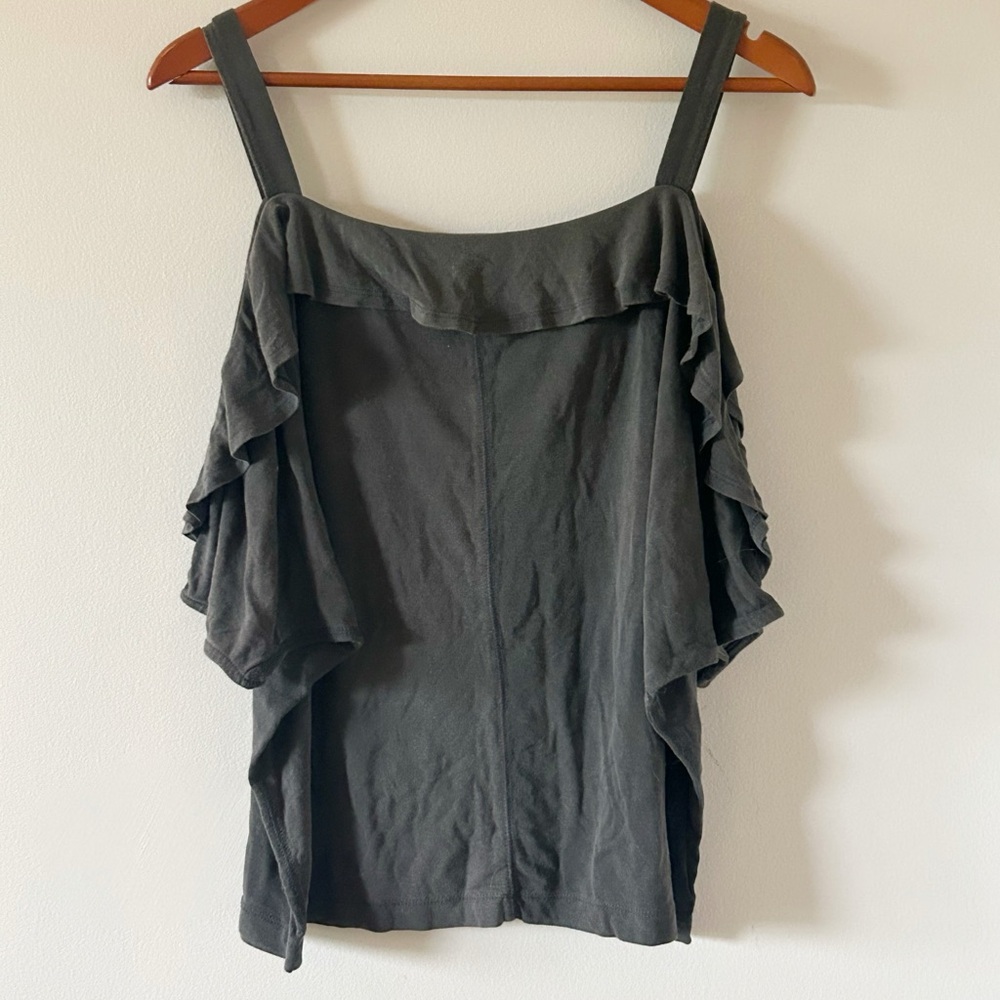 5/$20🎉 Harlowe & Graham Ruffled SS Top Medium Gray